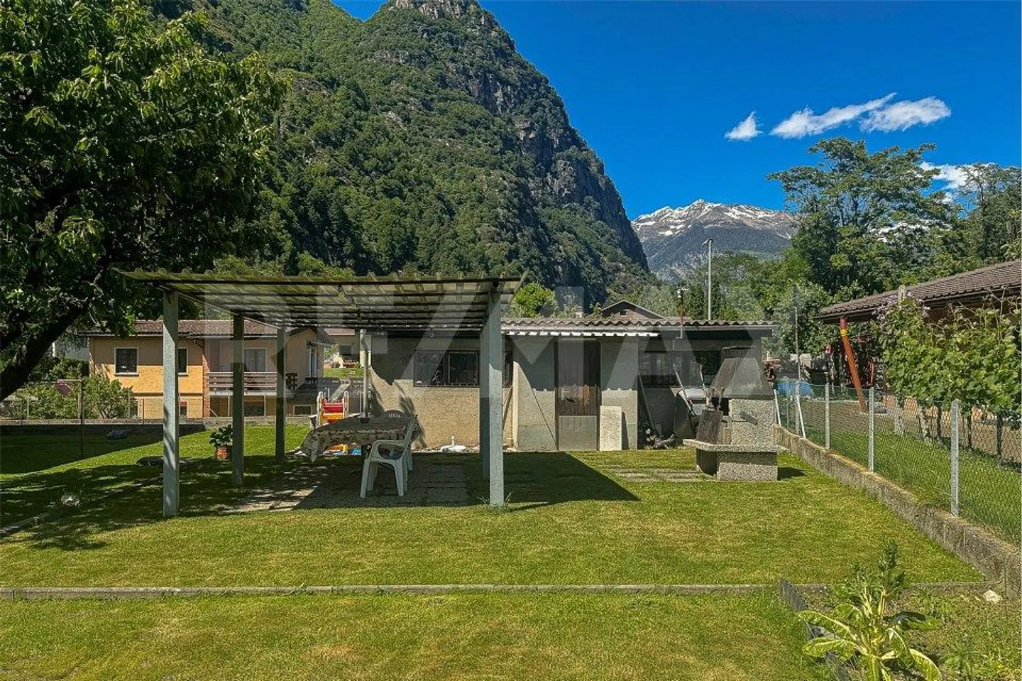 Haus mit 3 Wohnungen - Foto 8 von 13