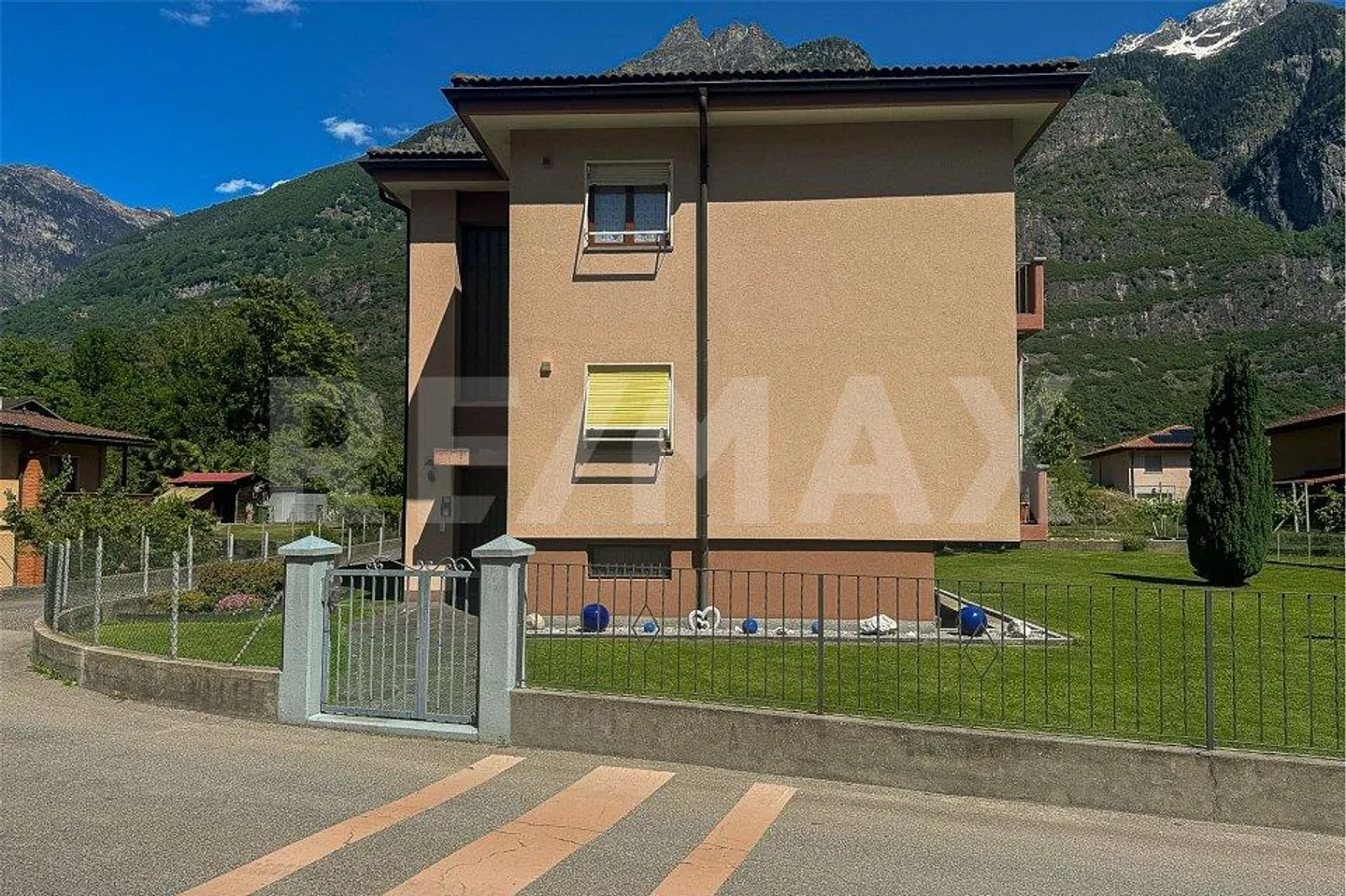 Haus mit 3 Wohnungen - Foto 6 von 13