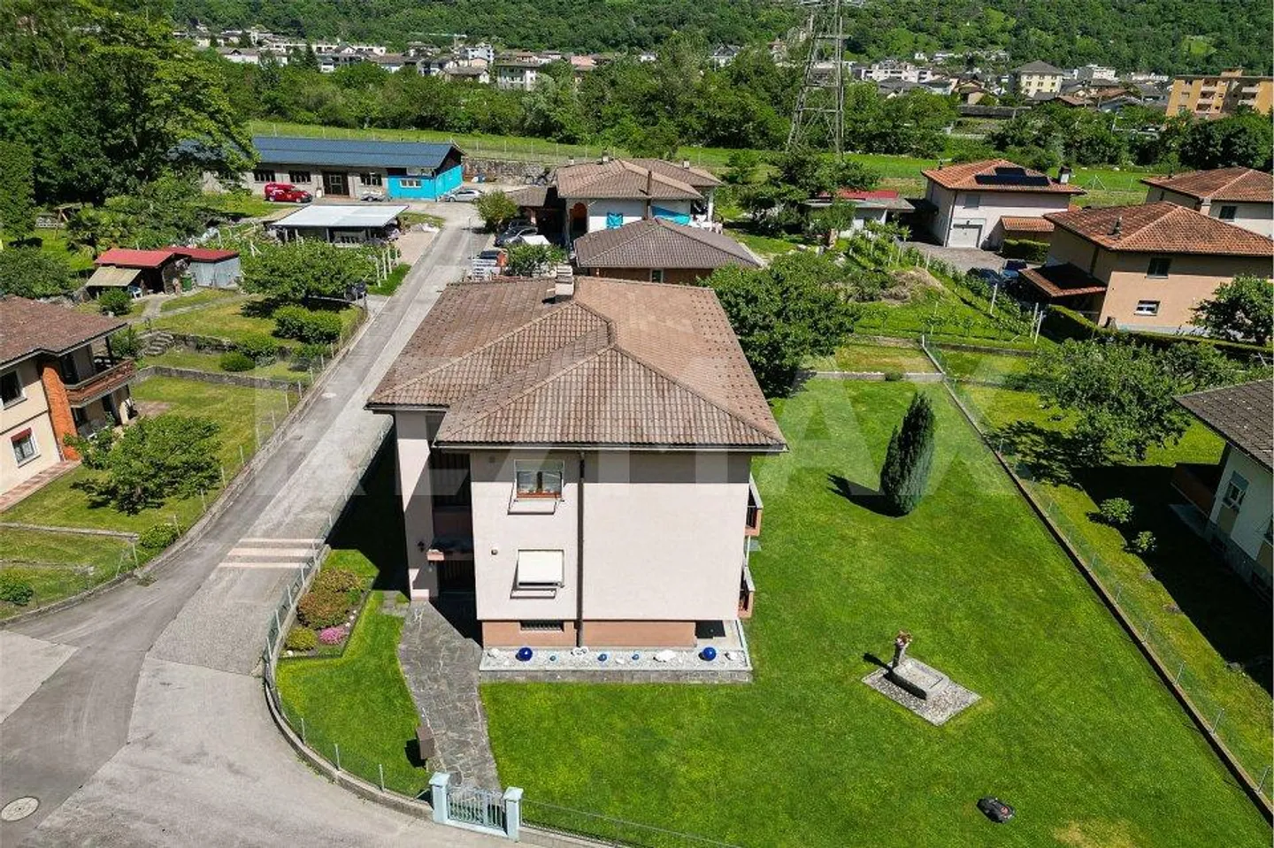 Haus mit 3 Wohnungen - Foto 10 von 13