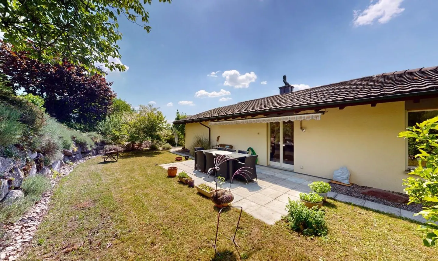 Extraordinary 6.5-Room Semi-Detached House - Photo 1 of 11