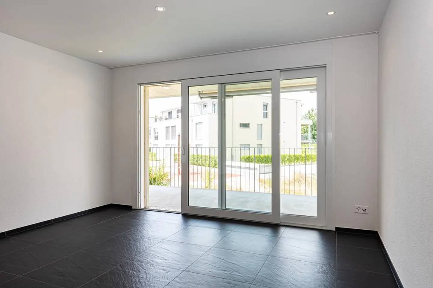 Visit, apply, move! - Photo 7 of 12