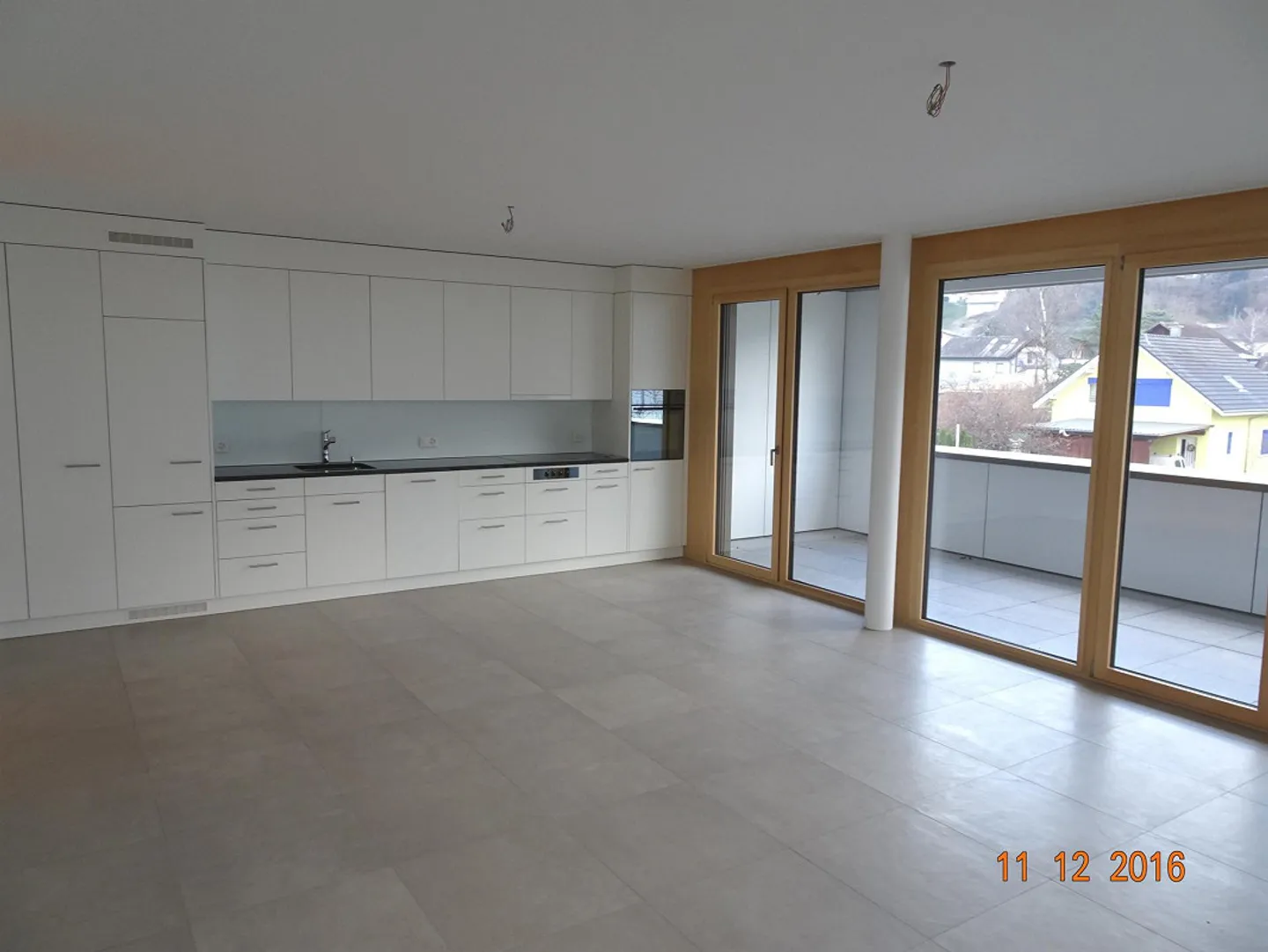 Spacious, Quiet 4 1/2 Room Apartment on the 1st Floor - Photo 5 of 13