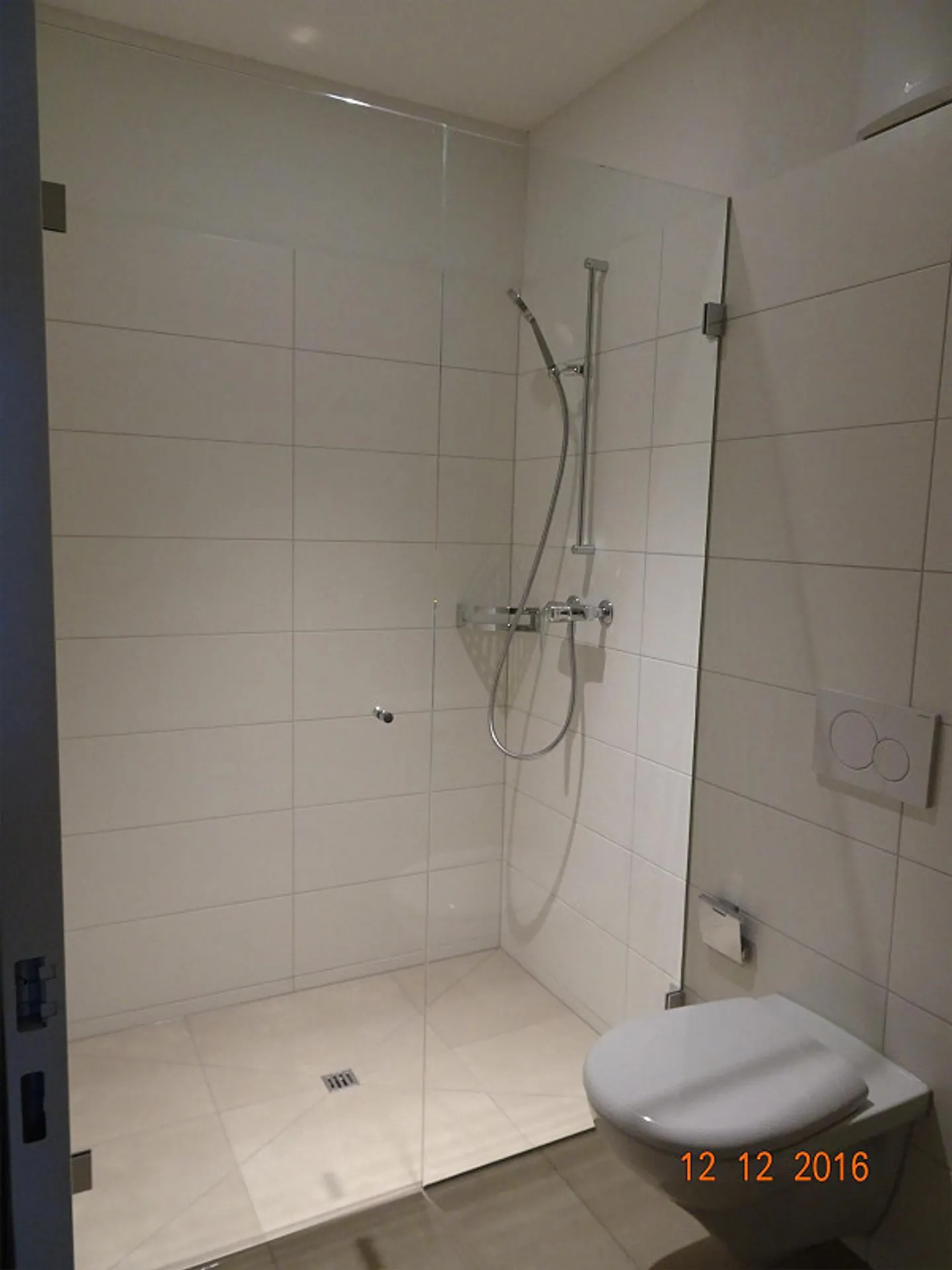 Spacious, Quiet 4 1/2 Room Apartment on the 1st Floor - Photo 11 of 13