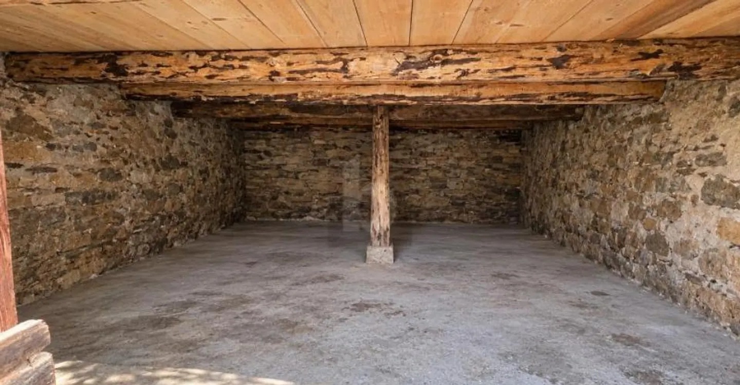IN A QUIET PLACE, TO BE RENOVATED - Photo 2 of 5