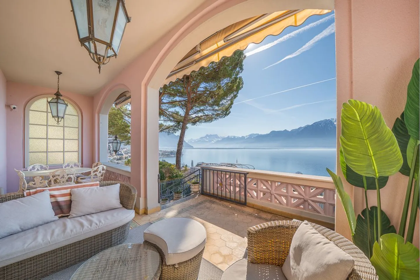 Rare, refined, luxurious duplex with an exceptional view! - Photo 5 of 13