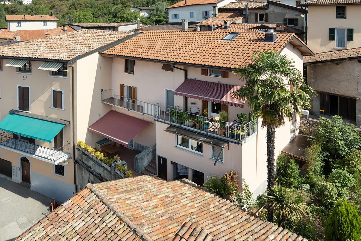 Panoramahaus: zwei Wohnungen und private Garage - Foto 1 von 7