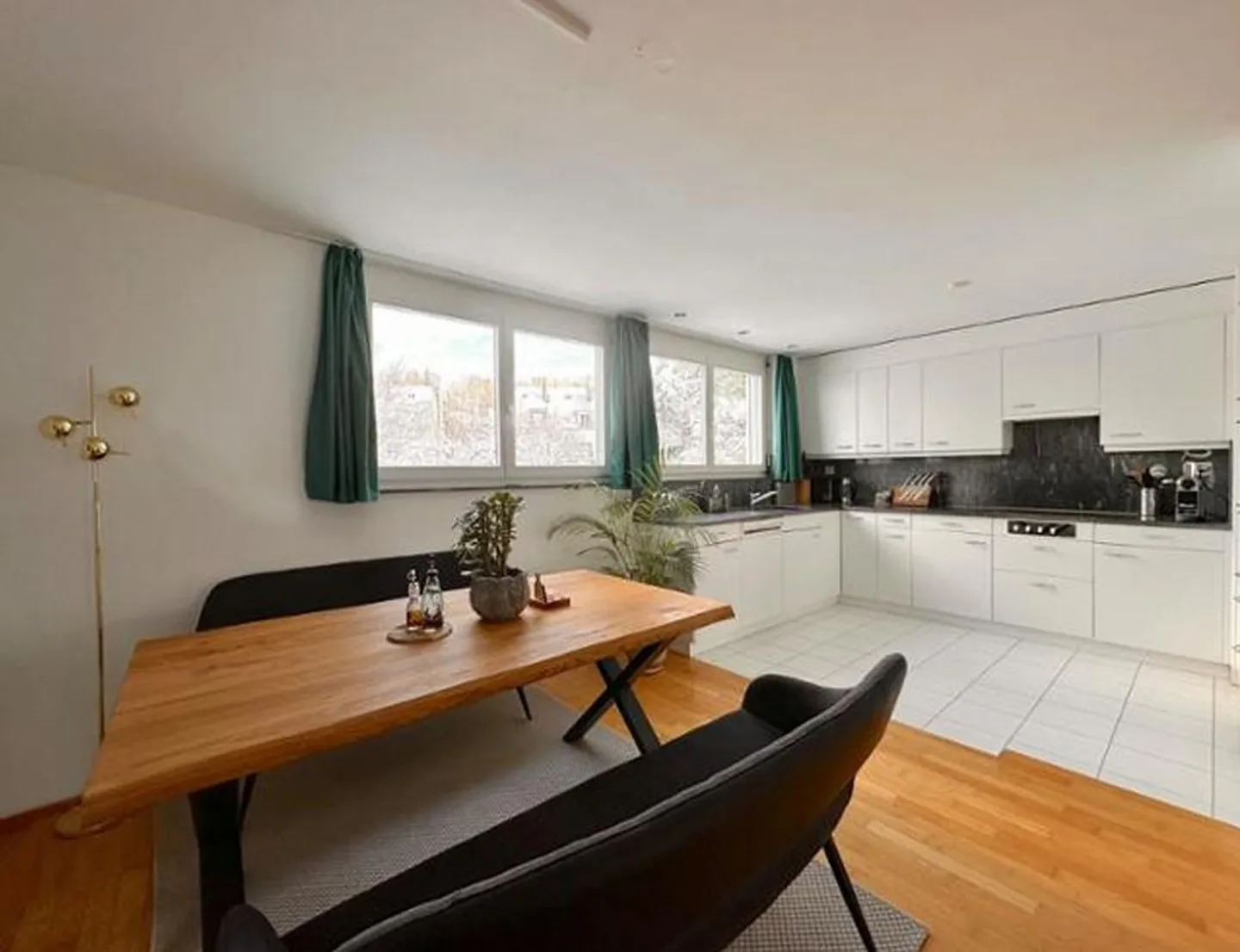 Helle 4.5-Zi.-WHG befristet mit Kaufoption. CHF 2'790 inkl. Garagenpl. - Photo 1 sur 18