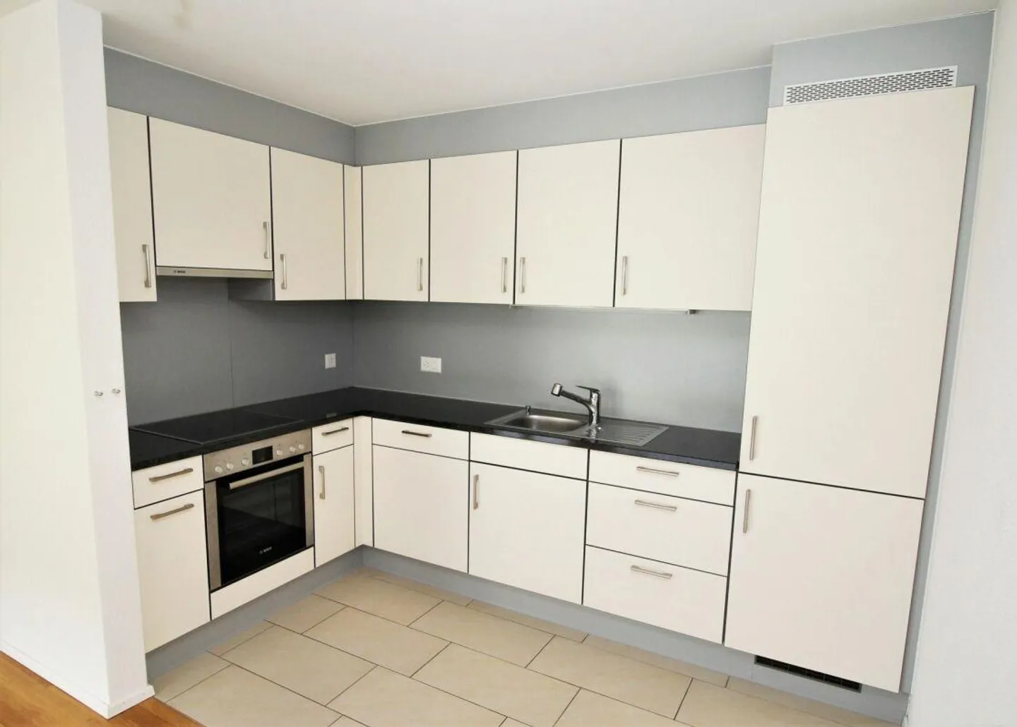 Appartamento soleggiato di 3,5 stanze vicino al Reno - Foto 3 di 13