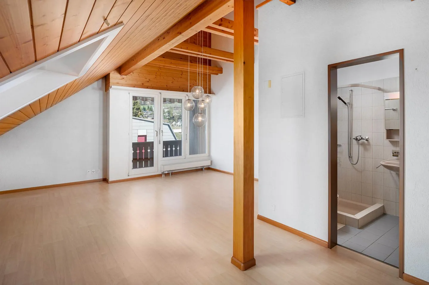 Charming 1.5-room apartment with balcony... - Photo 5 of 13