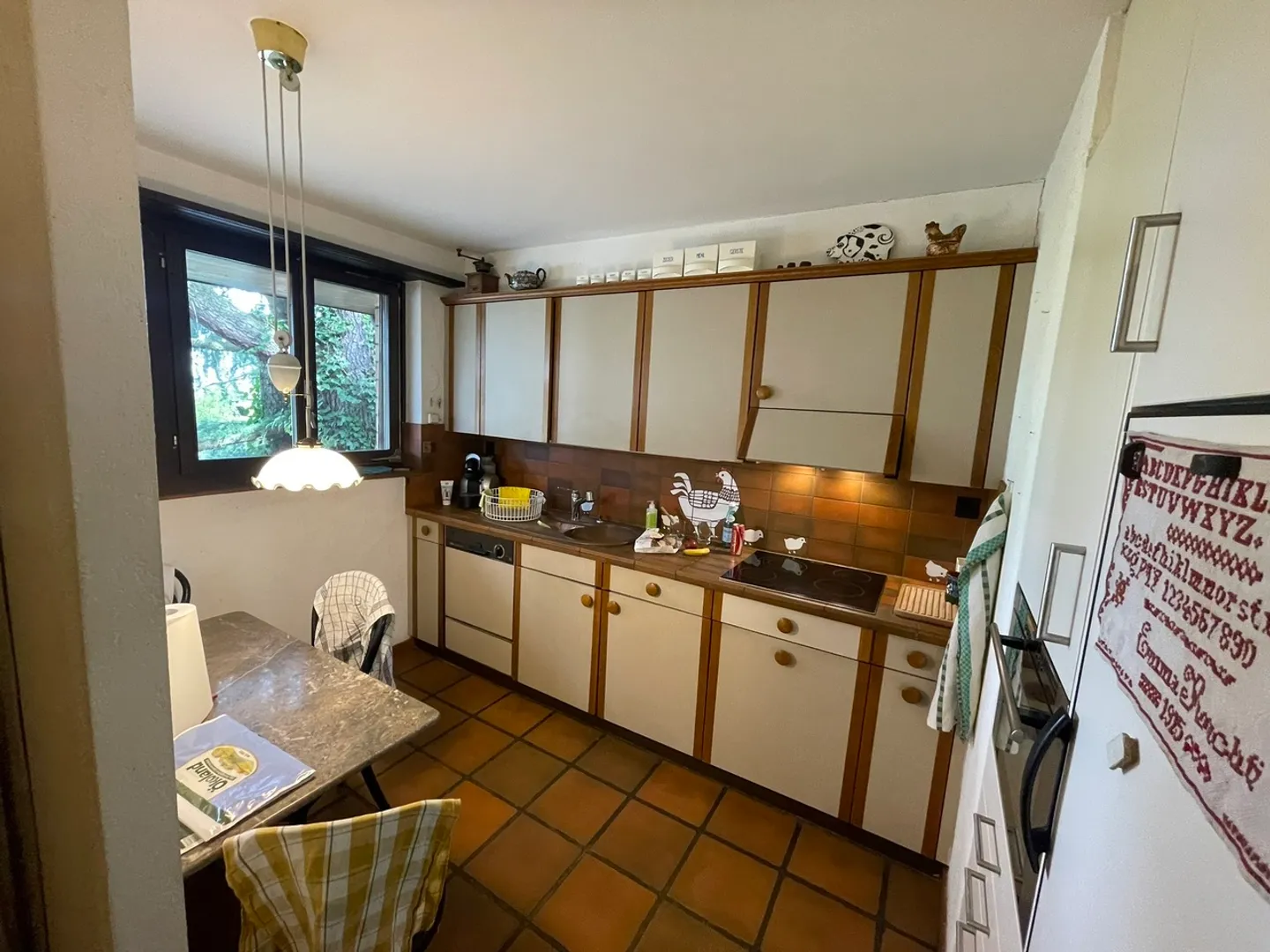 Stylish 5.5 Room Bungalow with Charming Garden and Garage - Photo 6 of 9