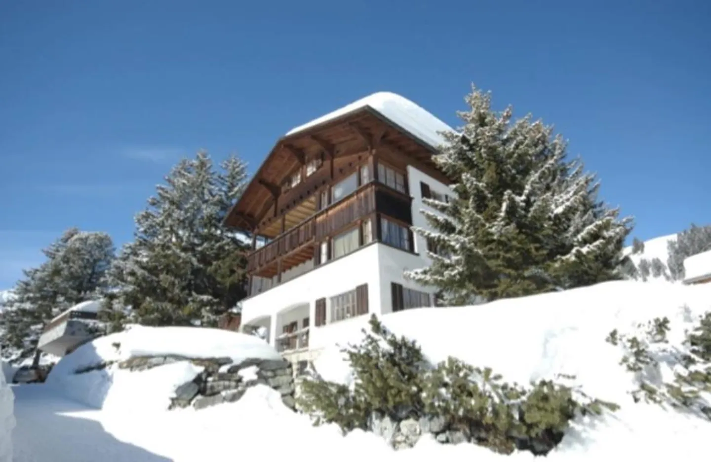 Exclusive Location: 2.5 Room Attic Apartment near Bergkirchli - Photo 1 of 15