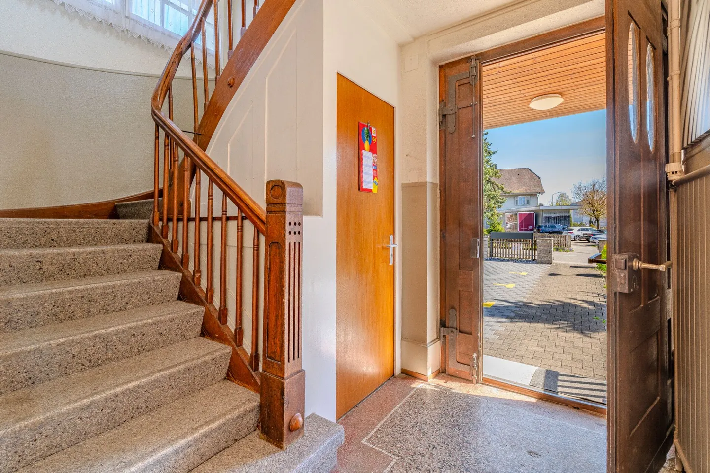 Maison multifamiliale attrayante avec caractère dans un emplacement central à Bellach SO - Photo 2 sur 20