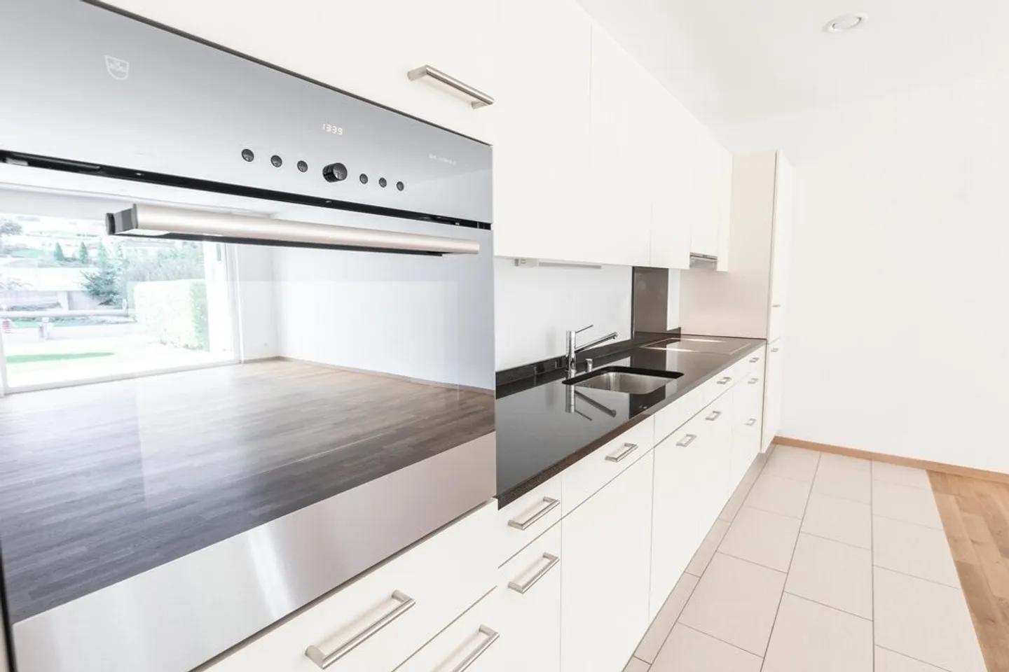Apartment with a view of greenery seeks single! - Photo 8 of 12