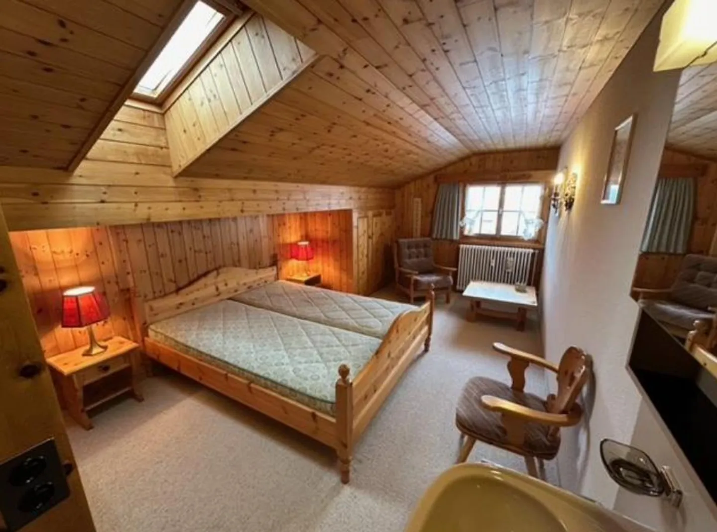 Exclusive Location: 2.5 Room Attic Apartment near Bergkirchli - Photo 7 of 15