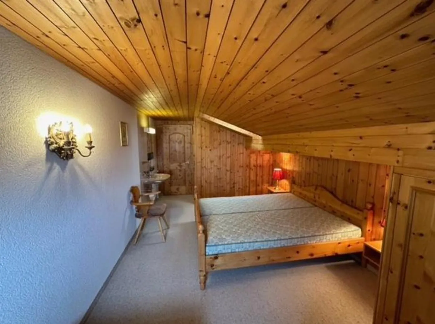 Exclusive Location: 2.5 Room Attic Apartment near Bergkirchli - Photo 8 of 15