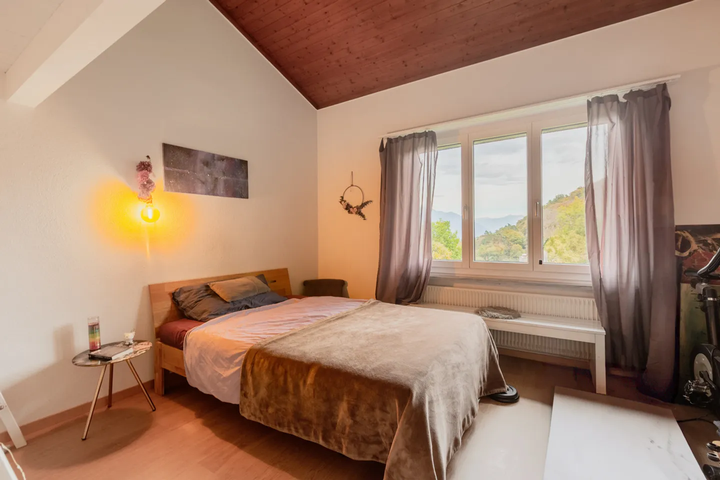 Charming two-family house with development potential - Photo 10 of 13