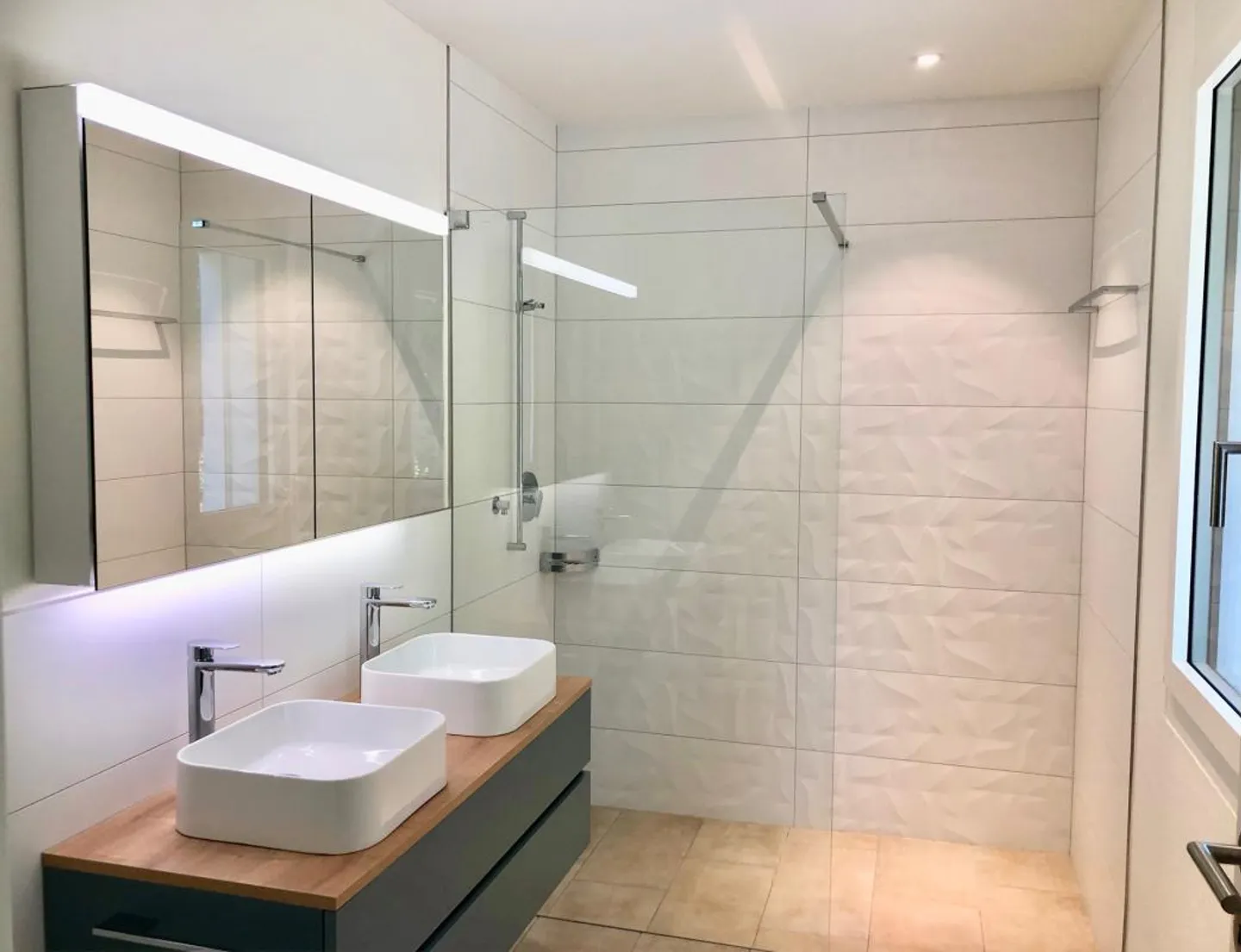 Large, Bright, Modern 4.5 Room Dream Apartment - Photo 8 of 9