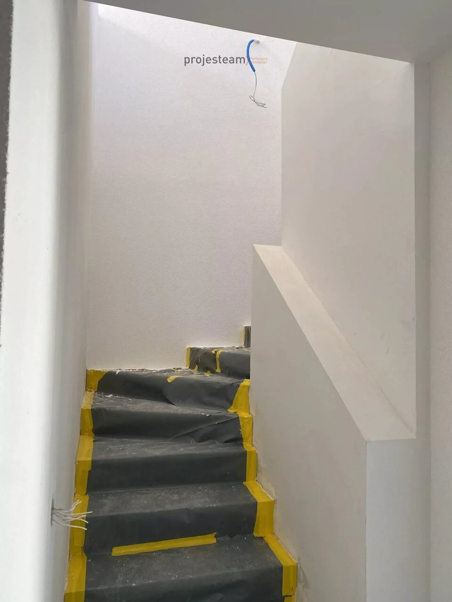 Farm at the end of renovation works - Duplex attic with character and charm accentuated by double ceiling heights - Photo 9 of 13