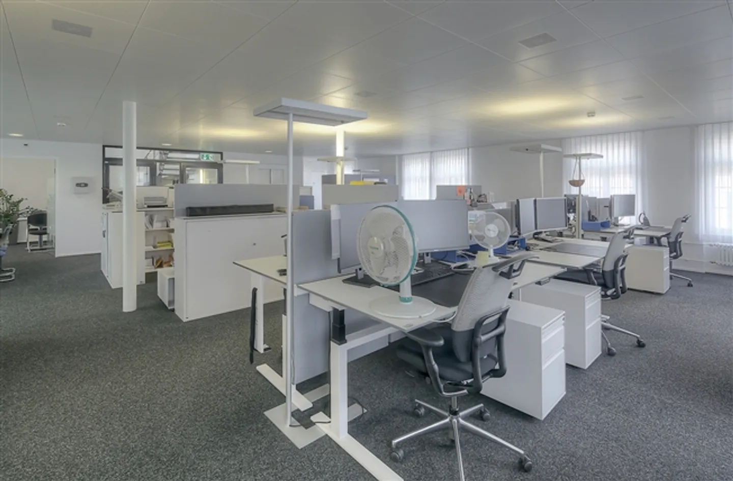 Locali attraenti in una posizione centrale per il tuo successo - Foto 3 di 5