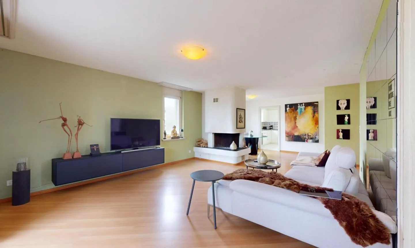 Plaisir de vivre avec style - appartement de 4,5 pièces avec cheminée, terrasse et loggia - Photo 1 sur 11