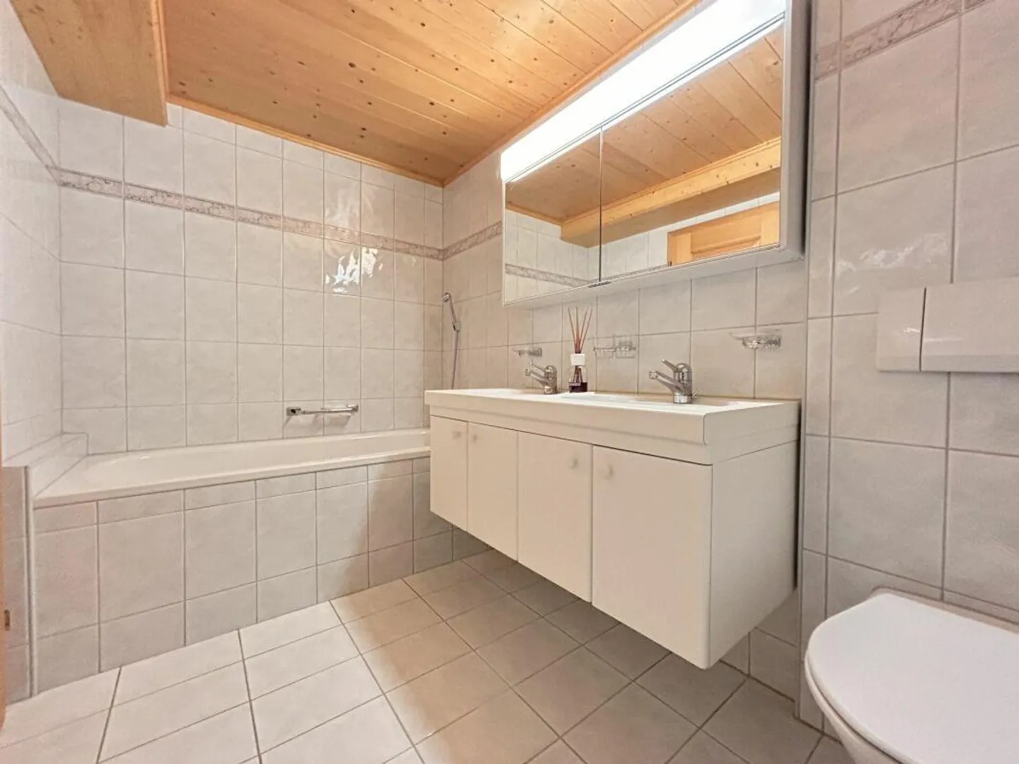 Maison de coin en rangée centrale avec environnement sur un grand terrain extensible... - Photo 10 sur 16