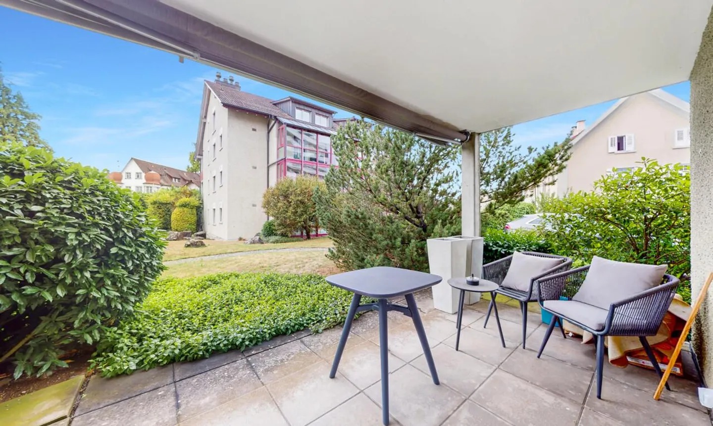 Plaisir de vivre avec style - appartement de 4,5 pièces avec cheminée, terrasse et loggia - Photo 9 sur 11