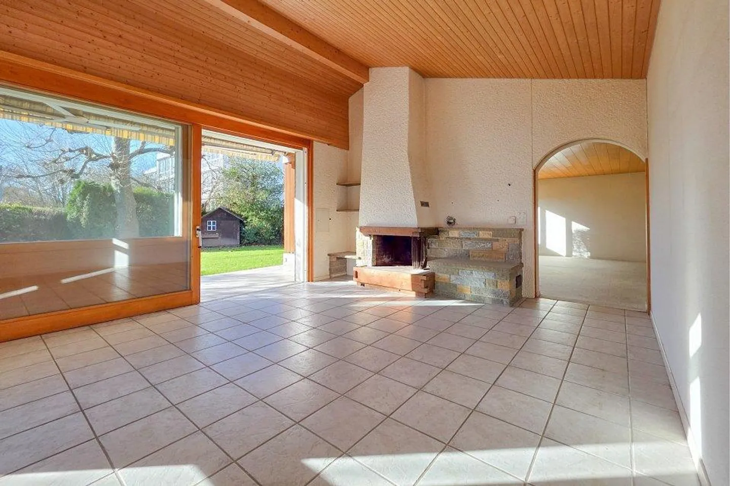 Plenty of Space, Plenty of Potential - Your New Home in the Heart of Life. - Photo 6 of 13