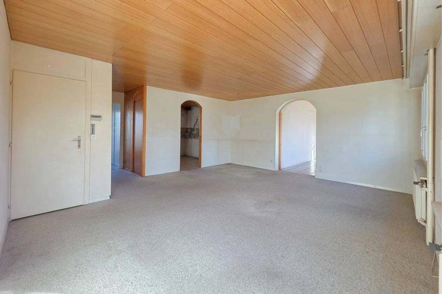 Plenty of Space, Plenty of Potential - Your New Home in the Heart of Life. - Photo 9 of 13