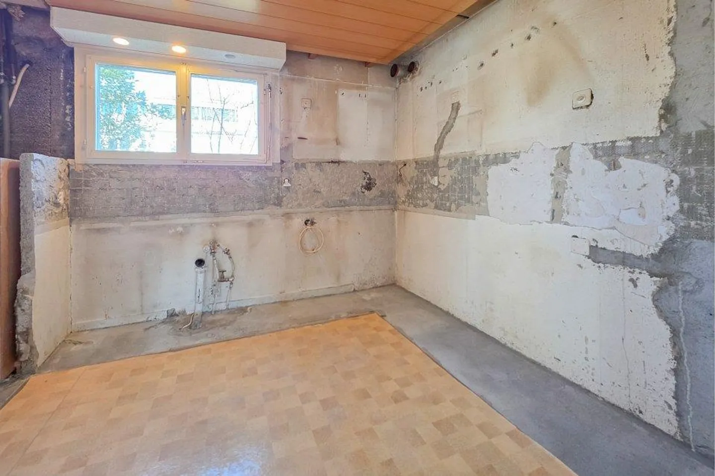 Plenty of Space, Plenty of Potential - Your New Home in the Heart of Life. - Photo 10 of 13