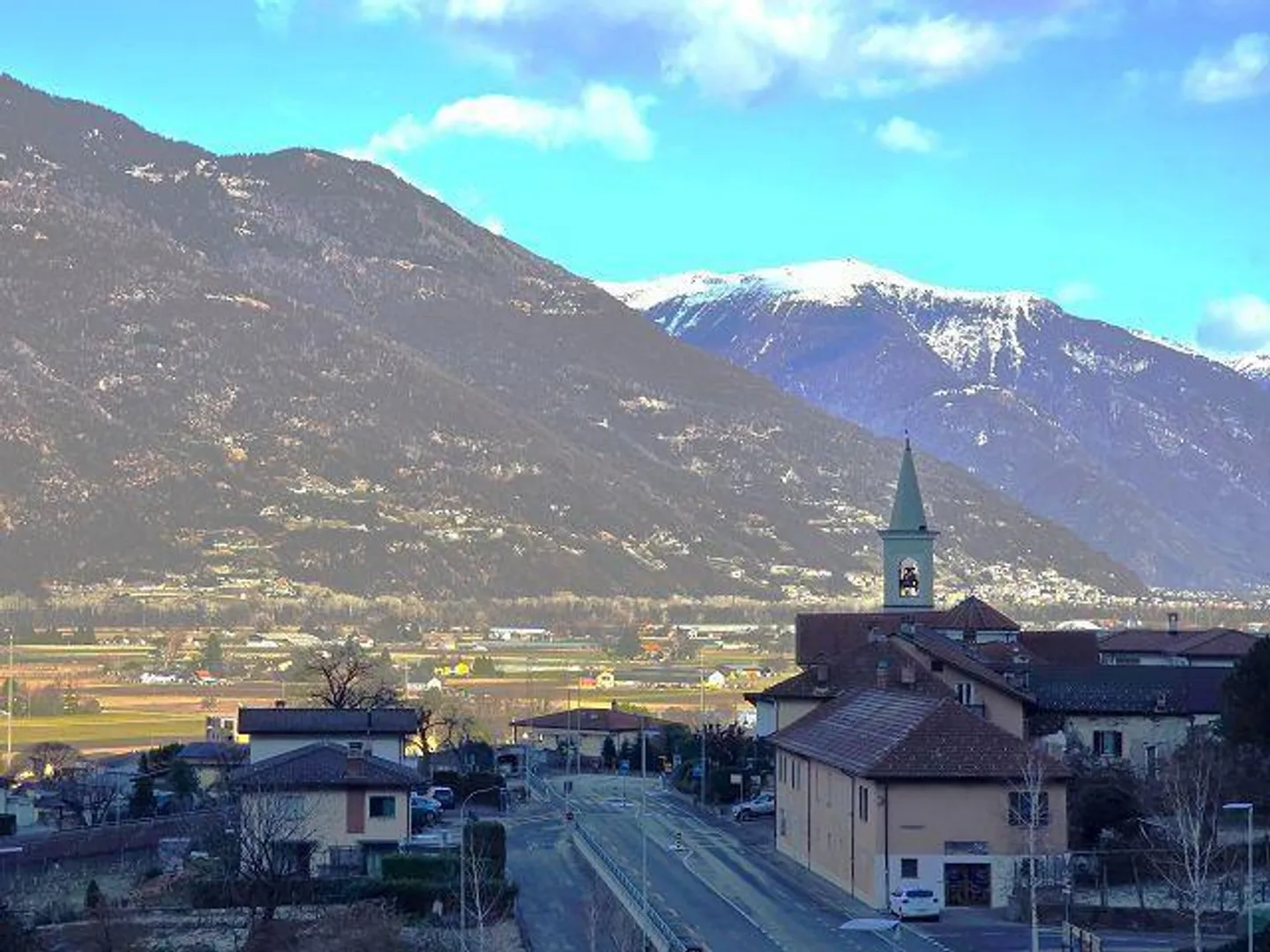 Terreno R2 di 1087 m2 col progetto approvato per 2 case, 2 appartam... - Foto 9 di 14