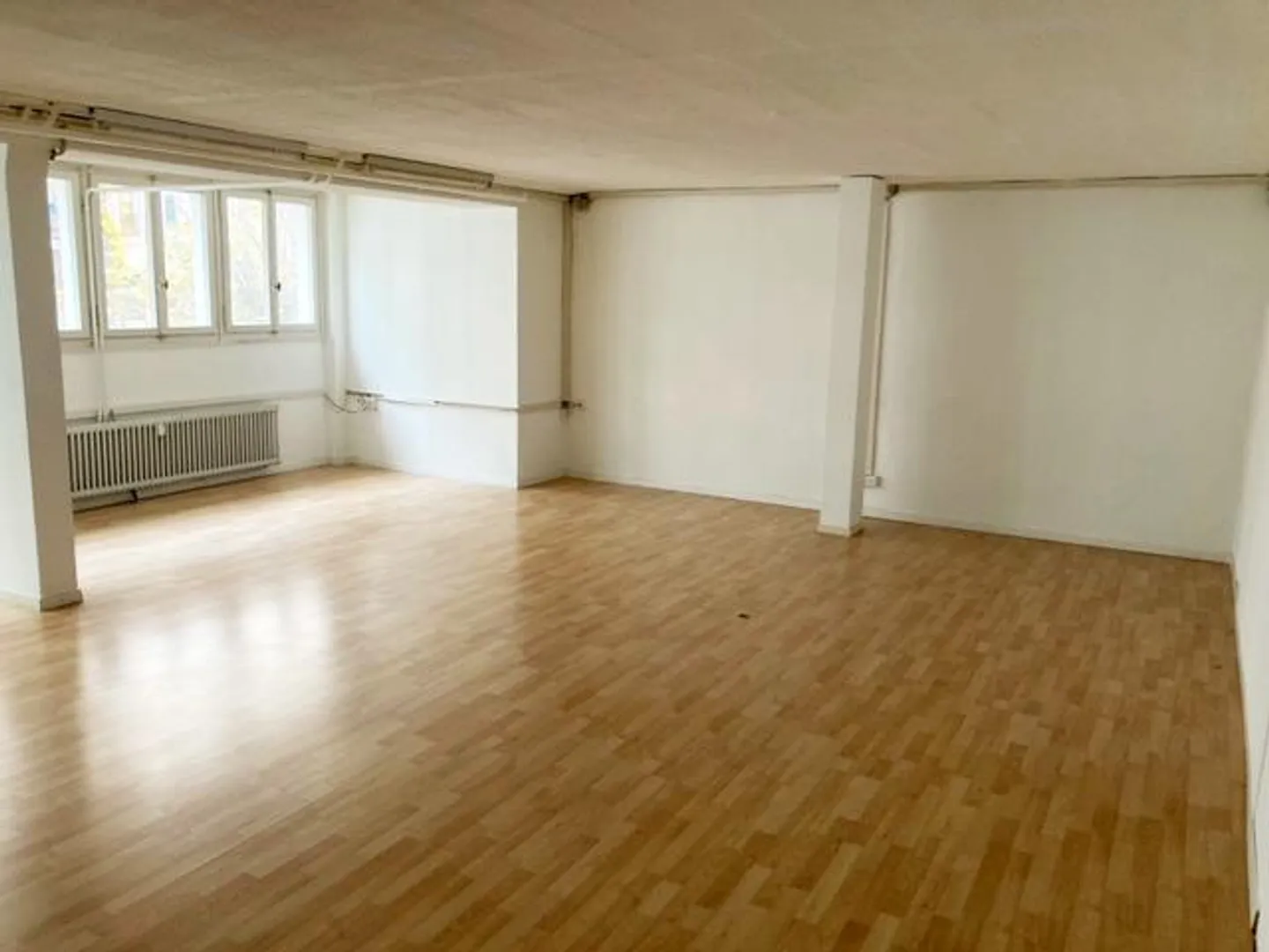 Attractive Office Space in the Heart of St. Johann - Photo 3 of 12