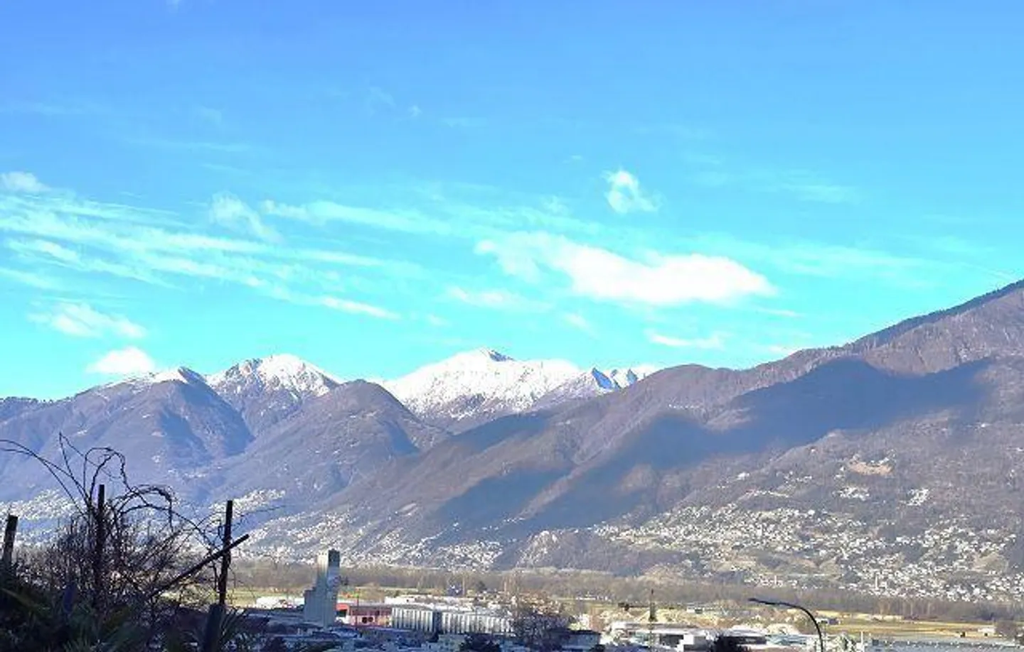 Terreno R2 di 1087 m2 col progetto approvato per 2 case, 2 appartam... - Foto 10 di 14