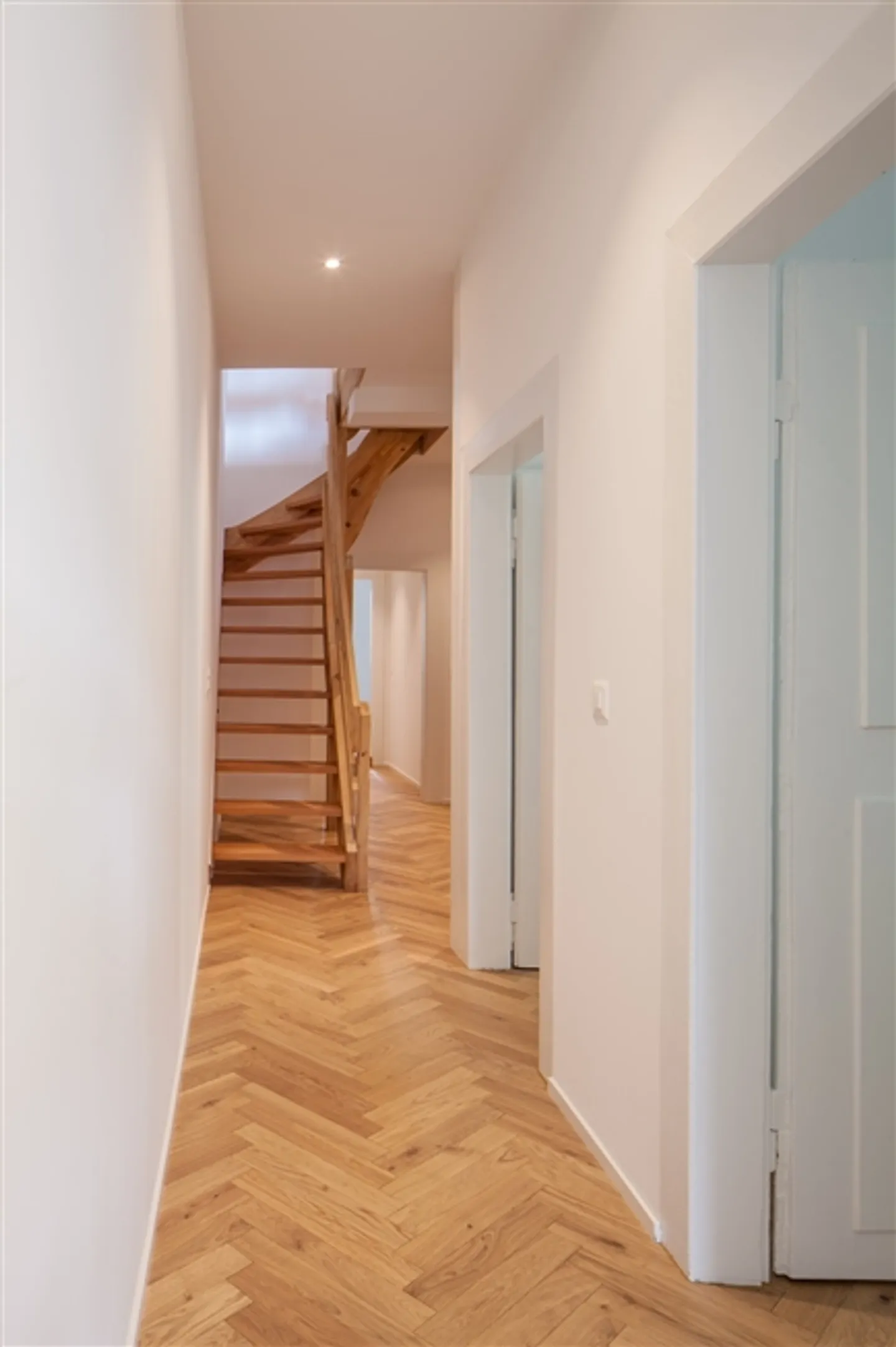 «Hochwertige 5 Zimmer-Maisonette-Wohnung im Bälliz» - Foto 4 von 13