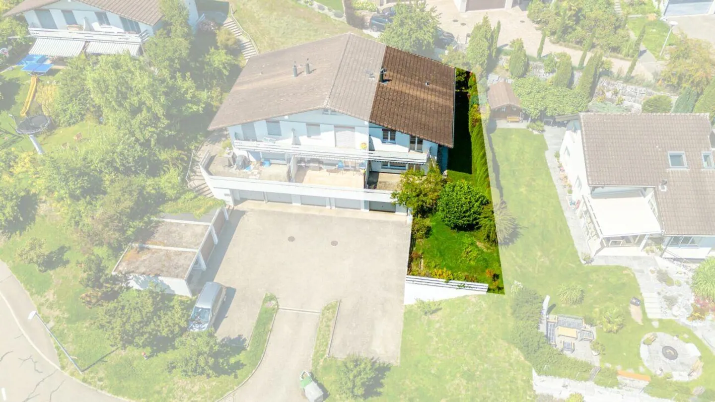 Casa angolare a schiera di 4,5 stanze in una posizione collinare molto attraente, soleggiata e tranquilla - Foto 1 di 12