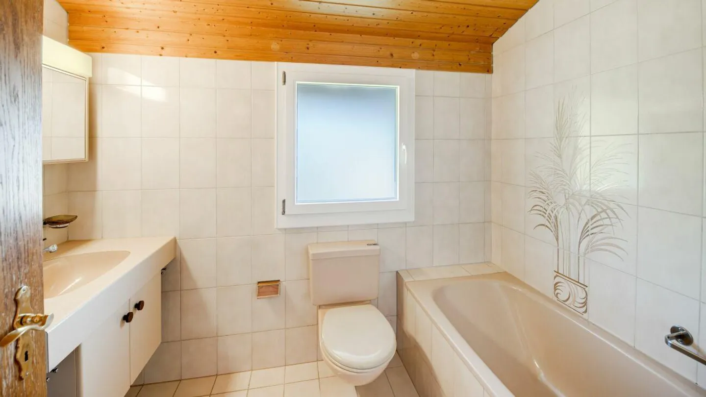 Casa angolare a schiera di 4,5 stanze in una posizione collinare molto attraente, soleggiata e tranquilla - Foto 9 di 12
