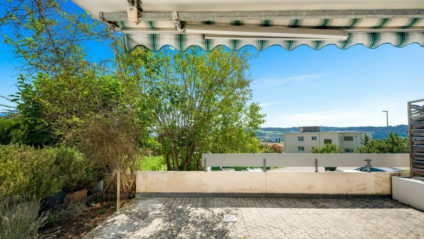 Casa angolare a schiera di 4,5 stanze in una posizione collinare molto attraente, soleggiata e tranquilla - Foto 10 di 12