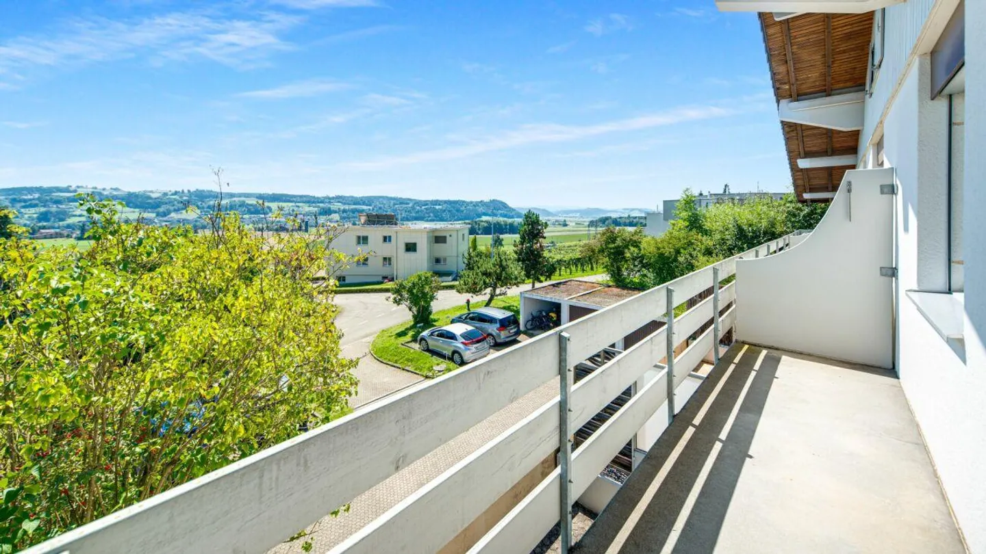 Casa angolare a schiera di 4,5 stanze in una posizione collinare molto attraente, soleggiata e tranquilla - Foto 12 di 12