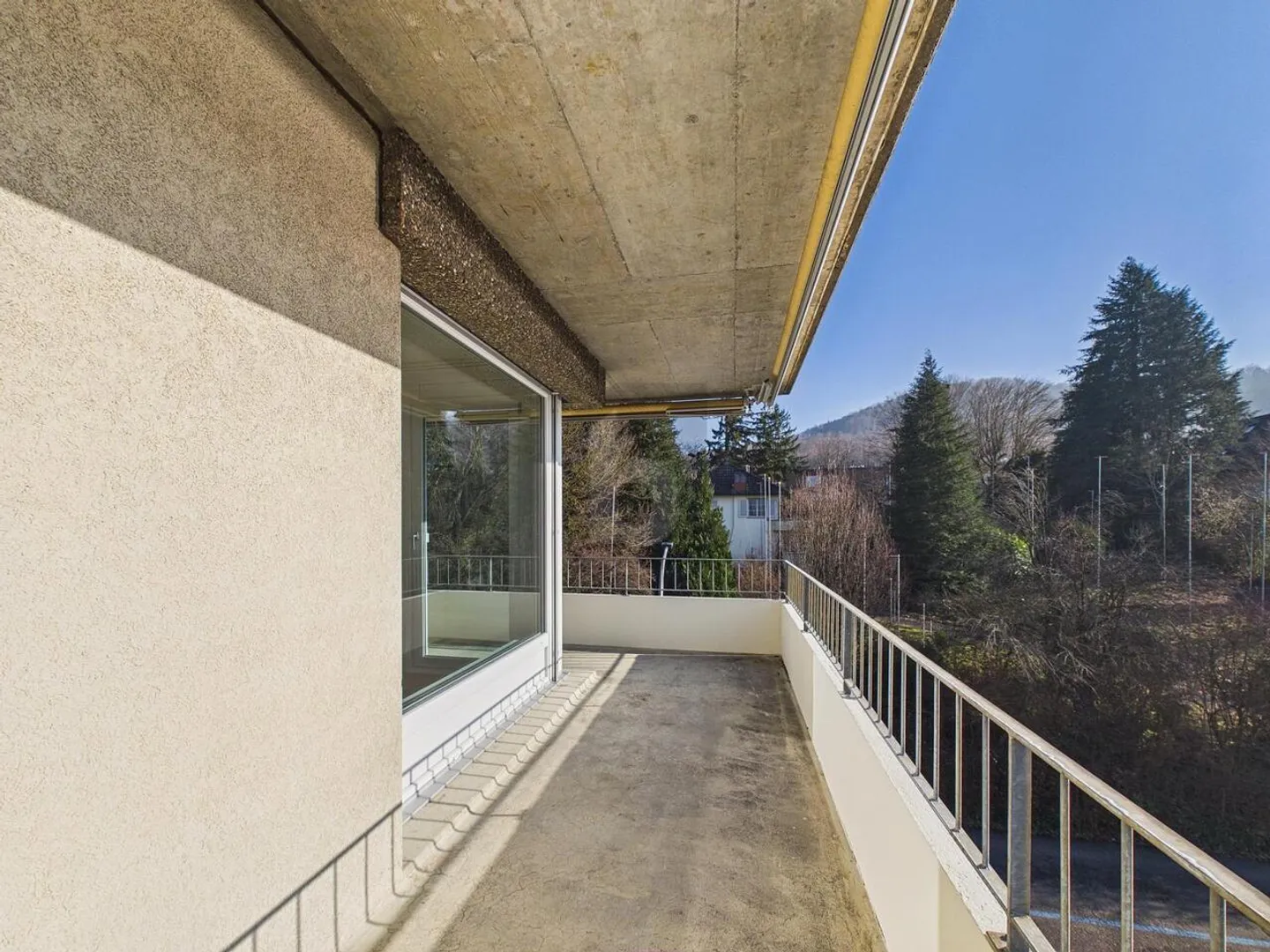 BAIGNÉ DE LUMIÈRE AVEC VUE SUR LA NATURE - Photo 5 sur 6