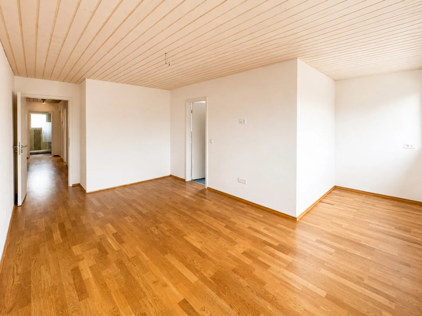 End-row house with large garden in Ligornetto - Photo 4 of 9