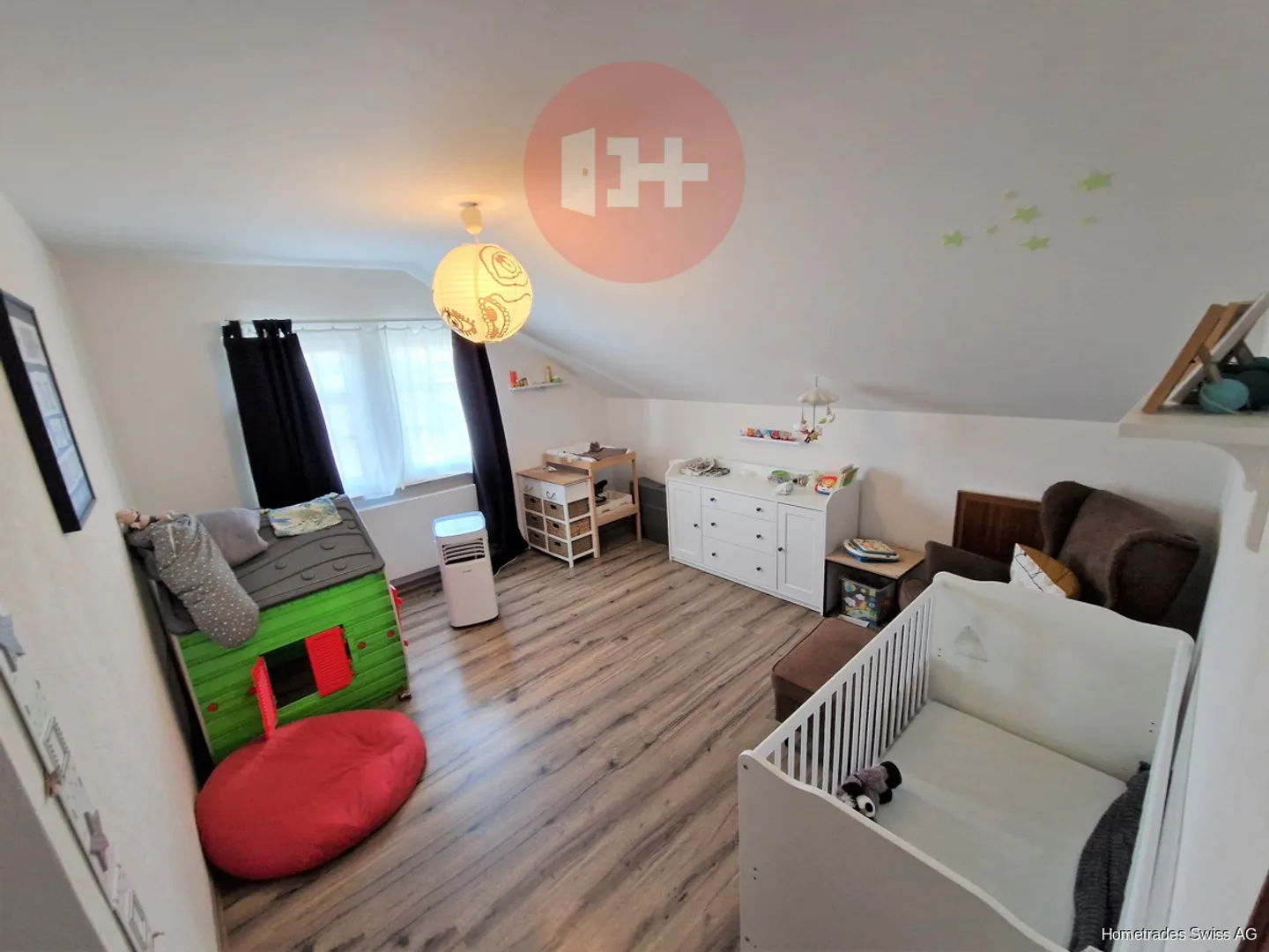SPACIOUS HOUSE WITH CHARM IN THE GREEN, SEEKS FAMILY!! - Photo 4 of 13