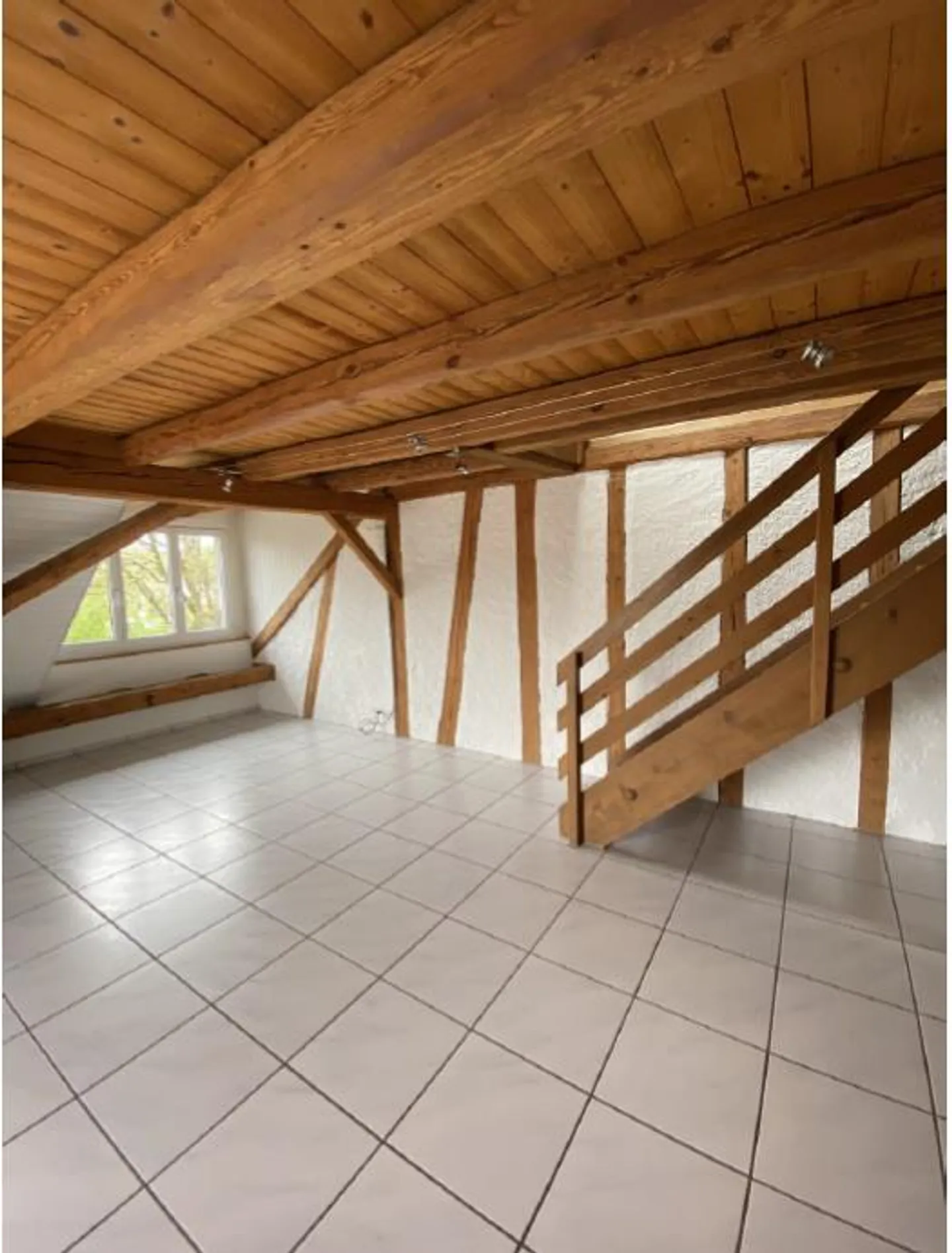 Living in a well-maintained block building - Photo 3 of 12