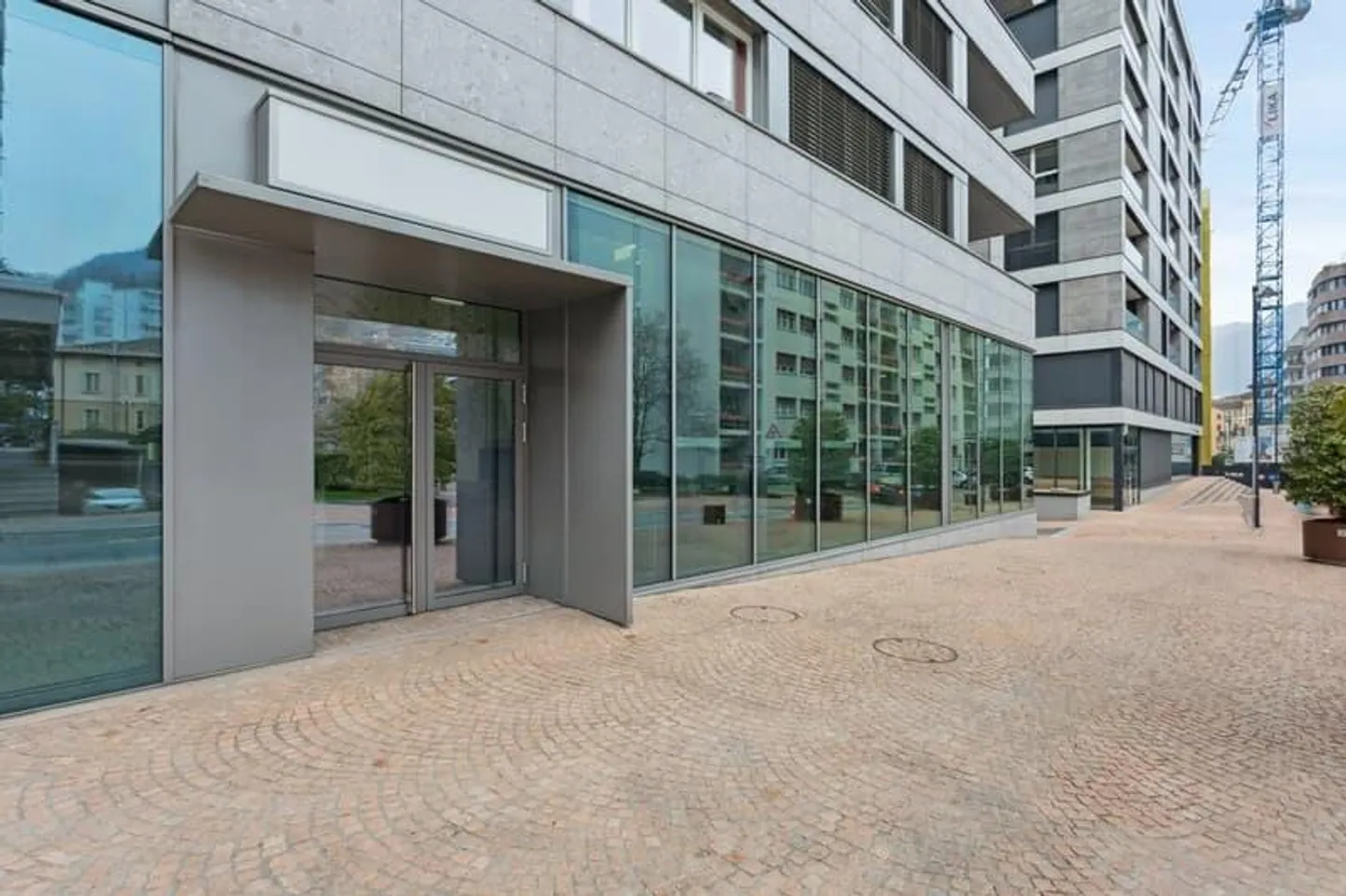 Modernes Geschäftshaus im Herzen von Paradiso - Foto 1 von 8