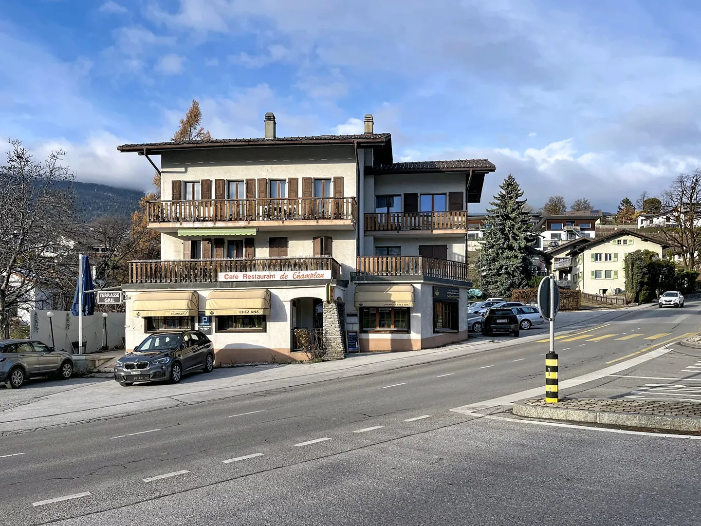 Ertragsgebäude in Champlan - 1 Restaurant und 2 Wohnungen - Foto 1 von 16