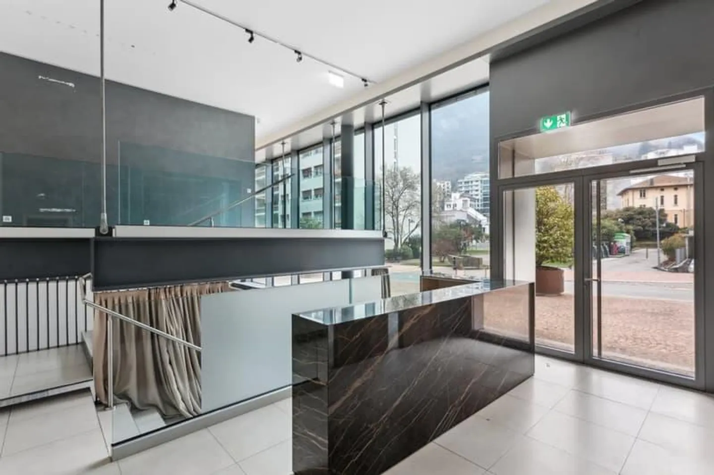 Modernes Geschäftshaus im Herzen von Paradiso - Foto 3 von 8