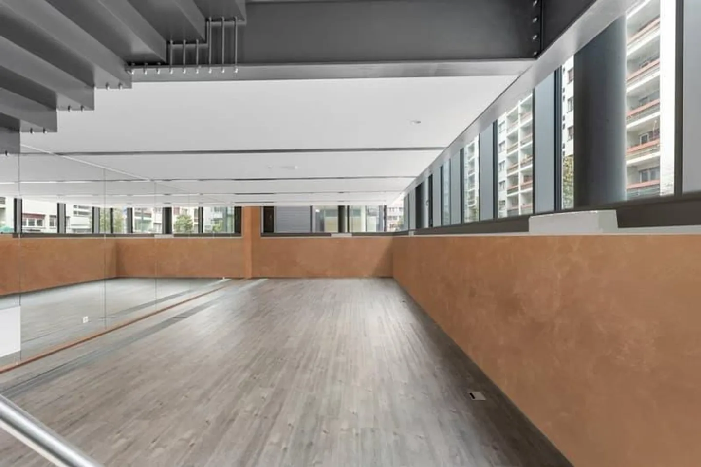 Modernes Geschäftshaus im Herzen von Paradiso - Foto 4 von 8