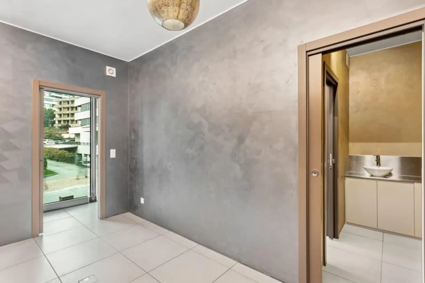 Modernes Geschäftshaus im Herzen von Paradiso - Foto 7 von 8