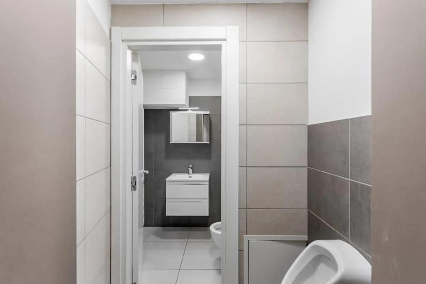 Modernes Geschäftshaus im Herzen von Paradiso - Foto 8 von 8