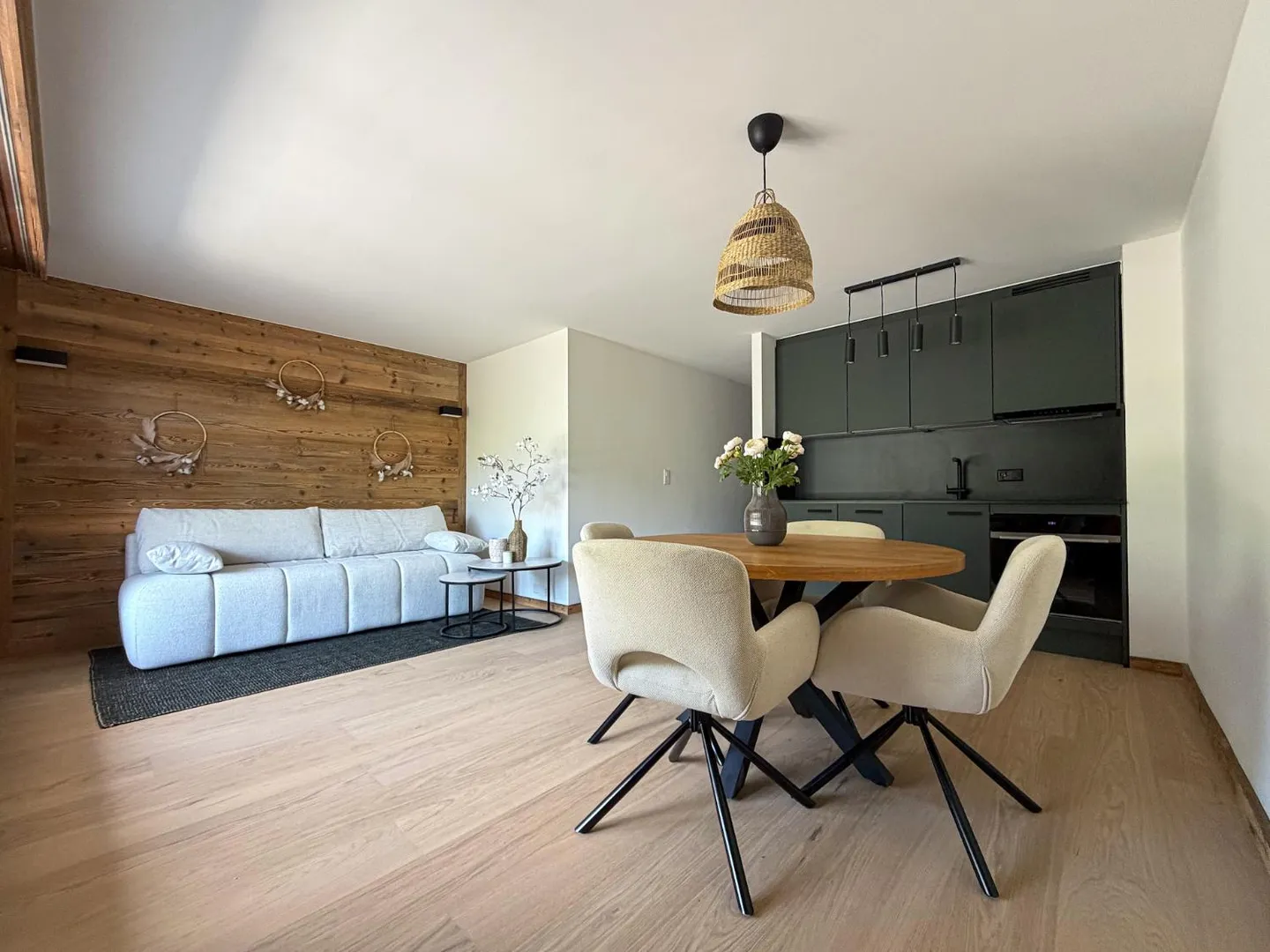 Renovierte Wohnung mit Terrasse - Foto 3 von 13