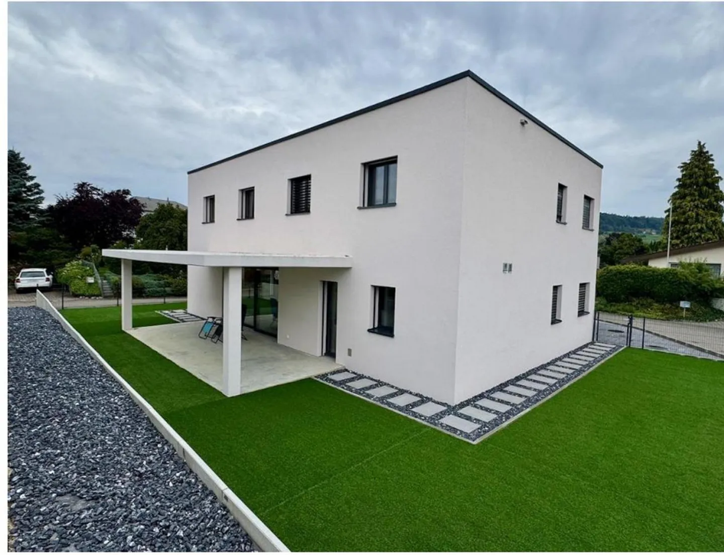 Moderne 7 1/2 Zimm. Einfamilienhaus Freistehend - Foto 1 von 25