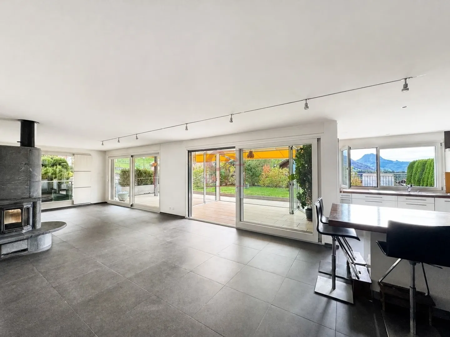 Modernes Apartment mit Atemberaubendem Blick - Foto 6 von 19
